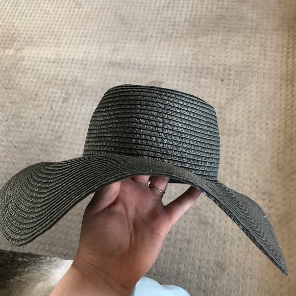 reitmans black sunhat - Picture 2 of 3